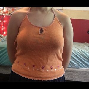 cropped tank top w/ delicate design at bottom 🧡